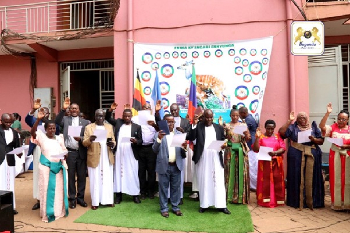 Ngabi clan leaders taking their oaths Image